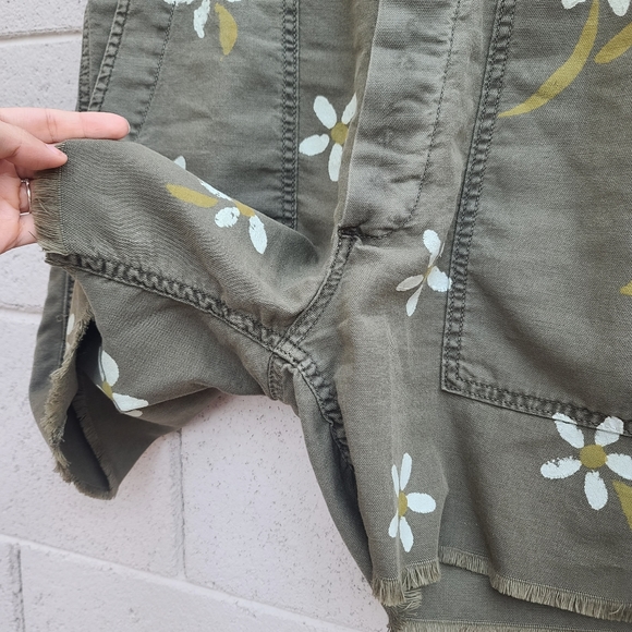 The GREAT. | The Vintage Army Shorts in Army Western Floral Stamp Size 26 - Picture 3 of 7